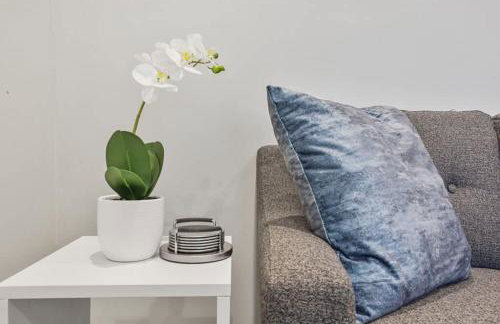 Cozy Chic 4BD 2BA Home in St Charles - Foto 16