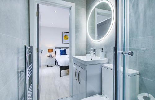 Hybrid Resi - Uxbridge, On-site car or van parking, near London Heathrow Airport - Photo 78