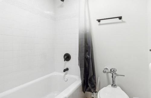 East 120 I Modern Refinished Apt Downtown I Gym - Foto 7