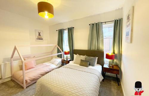 KozyGuru / Wigan / 2BR 4Beds / Newly Refurbished Stylish Holiday House / Close to Big Retail Park / UWNE034 - Foto 39