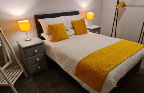 Whole House - 4 Bedrooms - Parking - Sleeps 8 - Foto 19