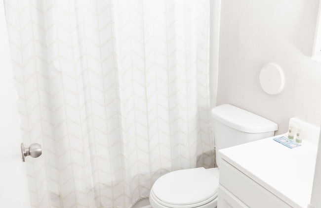 Convenient Apt W/shopping, Dining & Freeways - Photo 8