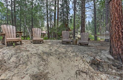 Romantic Riverfront Cottage - 1 Mile to Winthrop! - Foto 25