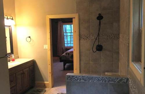 Cozy Vacation Rental for 10 with a Fire Pit in Jim Thorpe, Pennsylvania - Photo 38