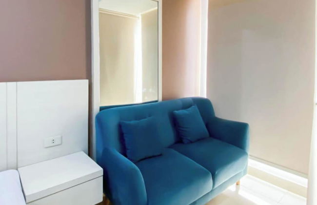 Good Homey Studio Apartment At Warhol (W/R) Residences - Foto 2