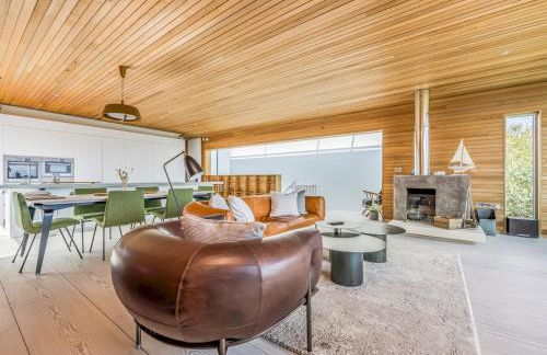 Breathtaking Home with Parking - Pass the Keys - Photo 9