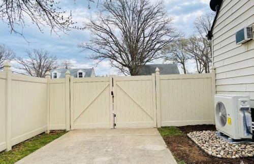 The Charming Cozy 4-Bedroom Getaway in Glen Burnie - Foto 46