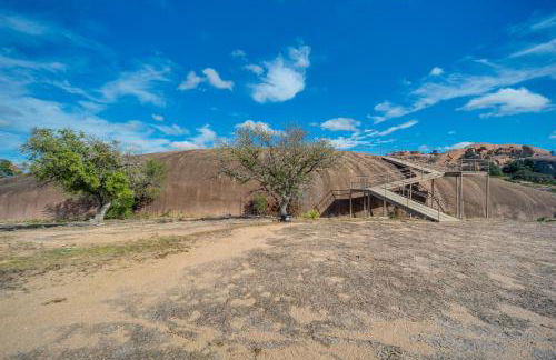 Rustic and Western House on Lake - Swim and Fish! - Foto 40