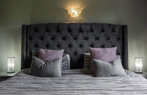 City home with parking and garden- pet friendly - Photo 74