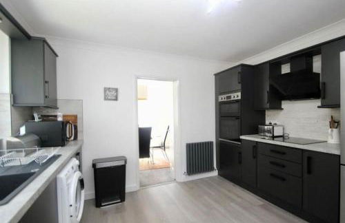 Full Modern Home - short & long stays - Foto 12