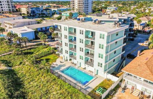 Oceanfront condo with pool, amazing view, balcony & beach access - Foto 29