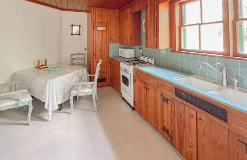 Cozy Victorian Apartment Downtown Sleeps 5 - Foto 18