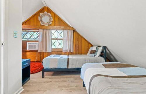 The Gingerbread House - 4 BR chalet, Sunroom, Deck, sleeps 10, modern amenities - Foto 29