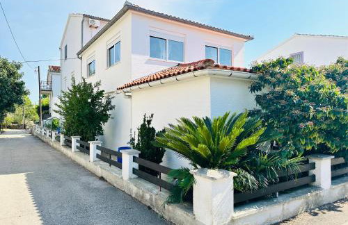 Studio Apartment near Beach Petrčane - Quiet & Central - Unit 3 - Foto 3