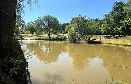 Peaceful Lake Retreat - Fishing Lakes, Heated Outdoor Swimming Pool 500yrds on Sister Park , Pool Open April to September - Foto 46