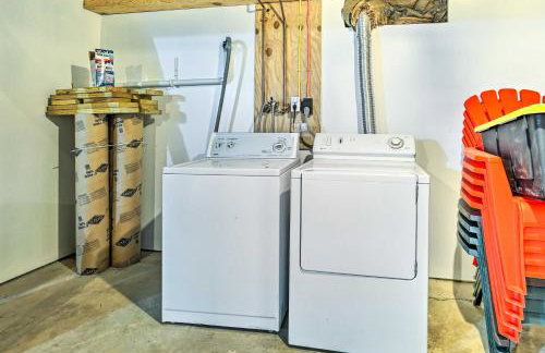 Andover Cabin Retreat with Hot Tub and Fireplace! - Foto 22