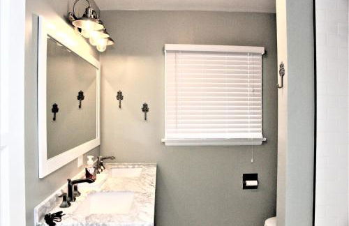 Balboa Paradise - Renovated Coastal Haven - Photo 13