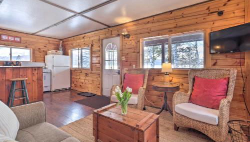 8 Mi to Saddleback Ski Area Cabin with Fire Pit - Foto 4