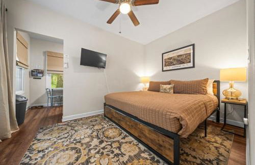 Mountain Bungalow-Walk to Downtown/Biker's Dream! - Foto 4