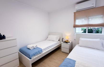 109 - Beachside Renovated 1BR apt 5 min from Beach - Photo 11