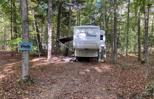 Platte-Camper in Woods w/FirePit & Hot Tub Access - Foto 12