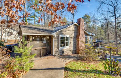 Hike, Sip and Explore! Blue Ridge Mtn Cabin with Porch - Foto 3
