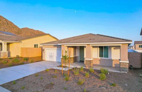 Entire Private Home with 4 Bedrooms 2 Bathrooms, Mountain Edge, New House, Ranch, Gated Yard, Available Now - Foto 46