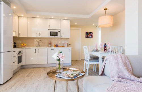 Malaga Centre Apartment with Parking - Photo 13