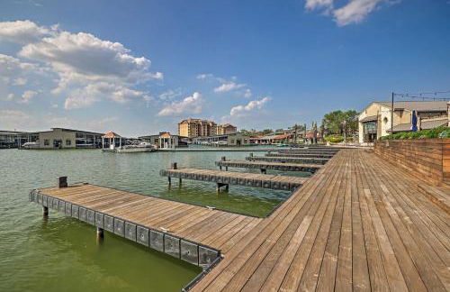 Modern Townhome with Patio, Next Door to Resort - Foto 23