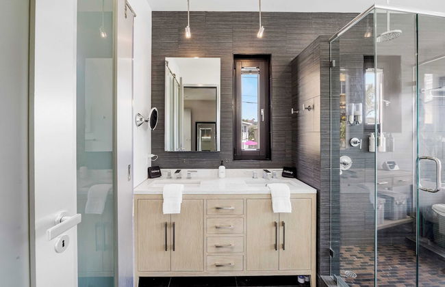 Steps to Beach+shops, Oceanview, Hot Tub+firepit Moonlight Modern by Avantstay - Foto 20