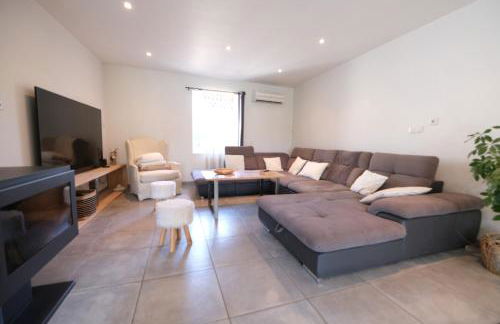 beautiful provencal mas with pool in barbentane, close to avignon, sleeps 8. - Photo 32