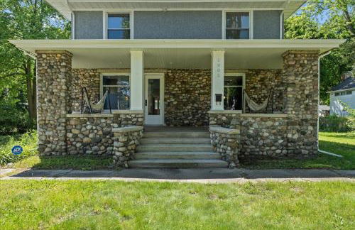 5bd Movie Theater - 7mins to UND - Backyard BBQ - Foto 28