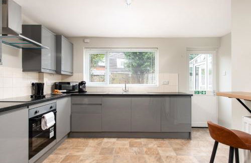 Long Stays-Sleeps 9-Parking-By FabAccommodation - Foto 20