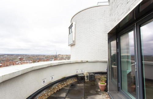 2 Bed 2 Bath Penthouse With Amazing Views with Free Parking - Foto 37