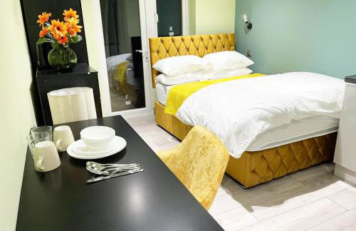 Private Family and Business Rooms Harrow Fast WiFi - Photo 8