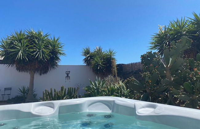 Beautiful Spacious Villa in Playa Blanca - Photo 1