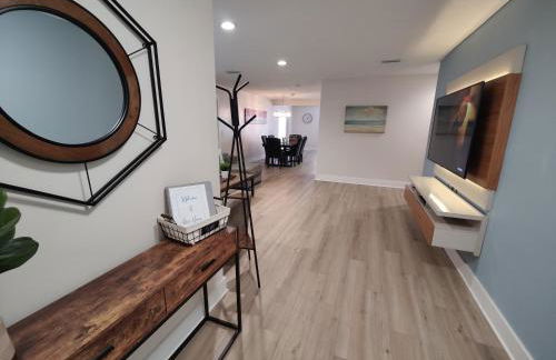 Spacious Upadated 2 King Beds Pets Welcome With Large Private and Fenced Yard Minutes to Beaches - Foto 53