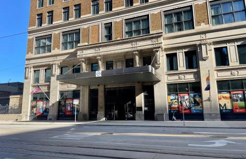 Luxury Downtown Apt with Parking, Gym, and Lap Pool - Foto 5