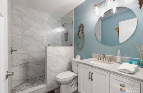 Dog Friendly Home wPrivate Fenced Yard, Garage & Fire Pit STEPS to the Beach! - Foto 20