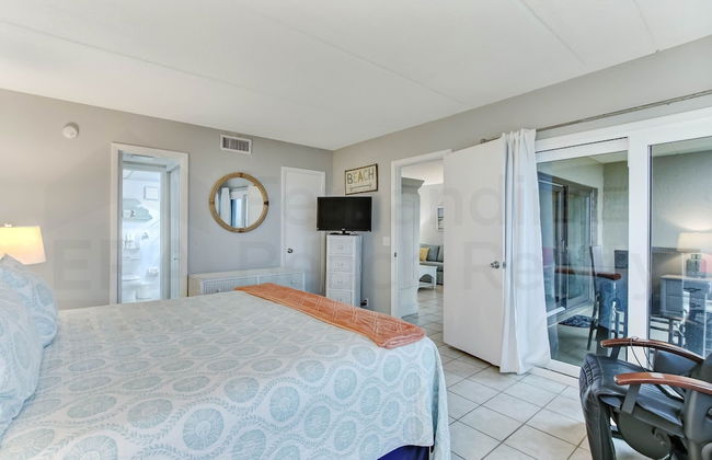 Spacious Oceanfront Condo, Easy Access to Private Fishing Pier by RedAwning - Foto 8