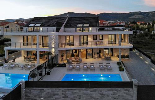 Luxury Beachfront Villa Sea Queen - Kastela - Foto 1