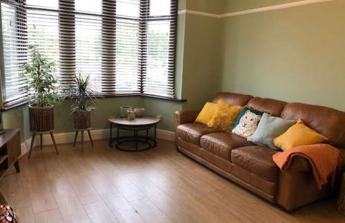 Spacious Family Home Minutes from the Beach - Foto 7