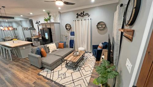 A Cabin in the City with a 5 Star Lush Backyard - Foto 5