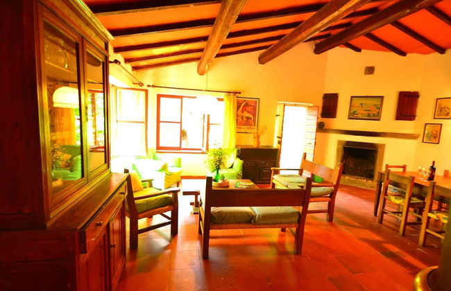 Spacious Home With Shared Pool - Photo 28