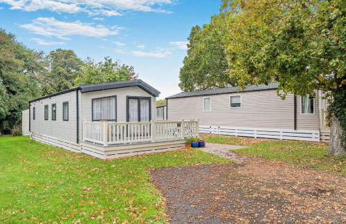 Astoria Lodge Smart Modern 2-Bedroom Holiday Lodge Milford on Sea - Photo 40