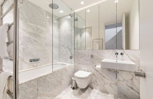 Synergy The Strand - Photo 3