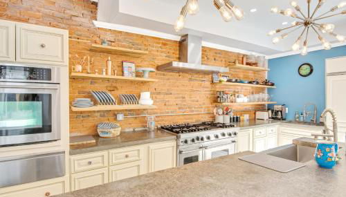 Spacious Oasis - Parking, Private Patio & Roofdeck - Foto 2