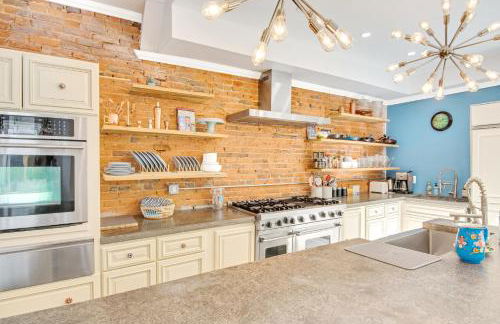 Spacious Oasis - Parking, Private Patio & Roofdeck - Foto 2