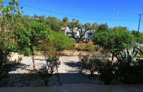 Spacious Beach House Theologos - Photo 23