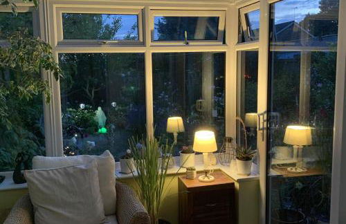 2-Bed House Sleeps 4 - Enclosed Garden - Tv & WiFi - Photo 11